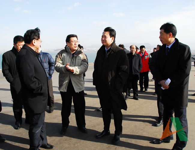 山东省委常委、青岛市委书记李群在集团王玉君总经理的陪同下视察青岛海湾大桥\山东省委常委、青岛市委书记李群在集团王玉君总经理的陪同下视察青岛海湾大桥