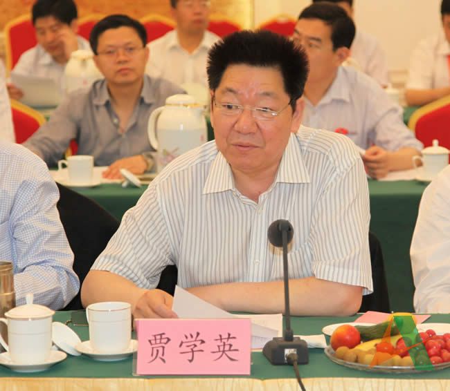 省交通运输厅厅长贾学英作汇报