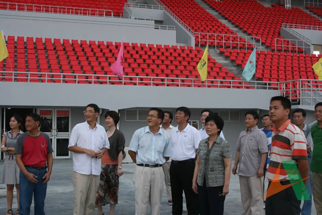 李萍书记一行视察援巴哈马体育场