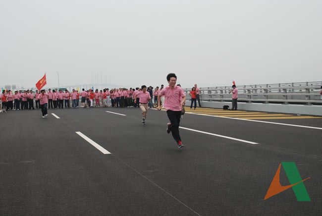 6×100米障碍接力赛现场