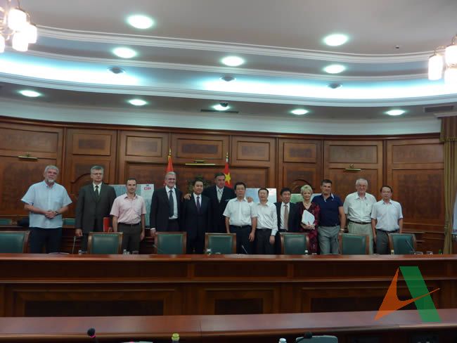 王玉君总经理同塞尔维亚基础设施部部长合影