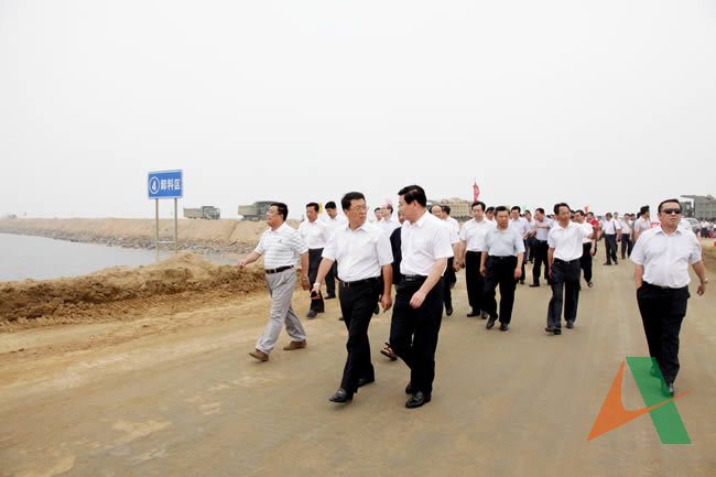 实地查看填海造田工程