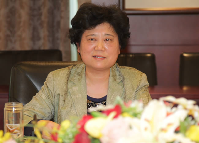 党委副书记李萍在会上作重要讲话