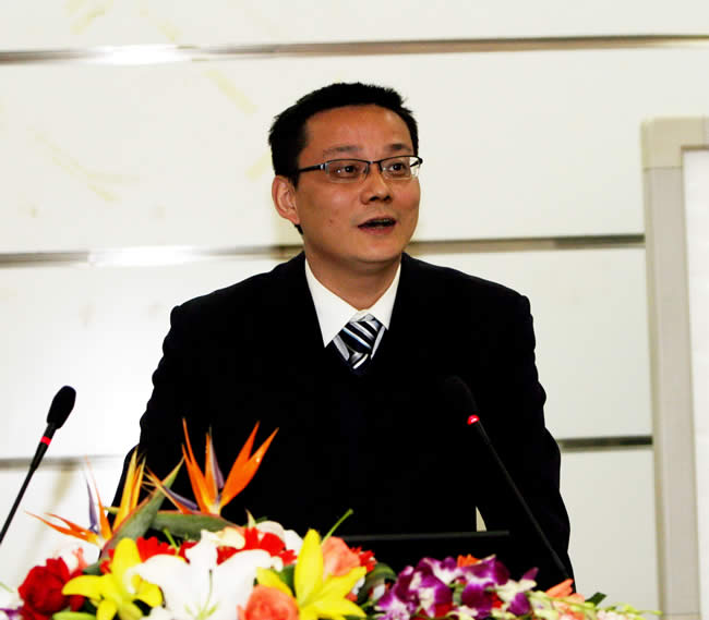华夏基石管理咨询公司副总经理陶旭介绍管理咨询项目情况