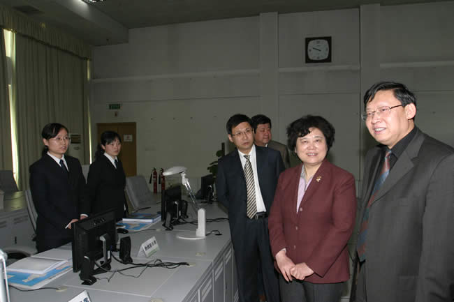 李书记参观监控调度中心