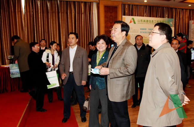 省国资委主任谭成义在集团公司王玉君总经理、李萍副书记的陪同下参观指导集团公司精细化管理成果展